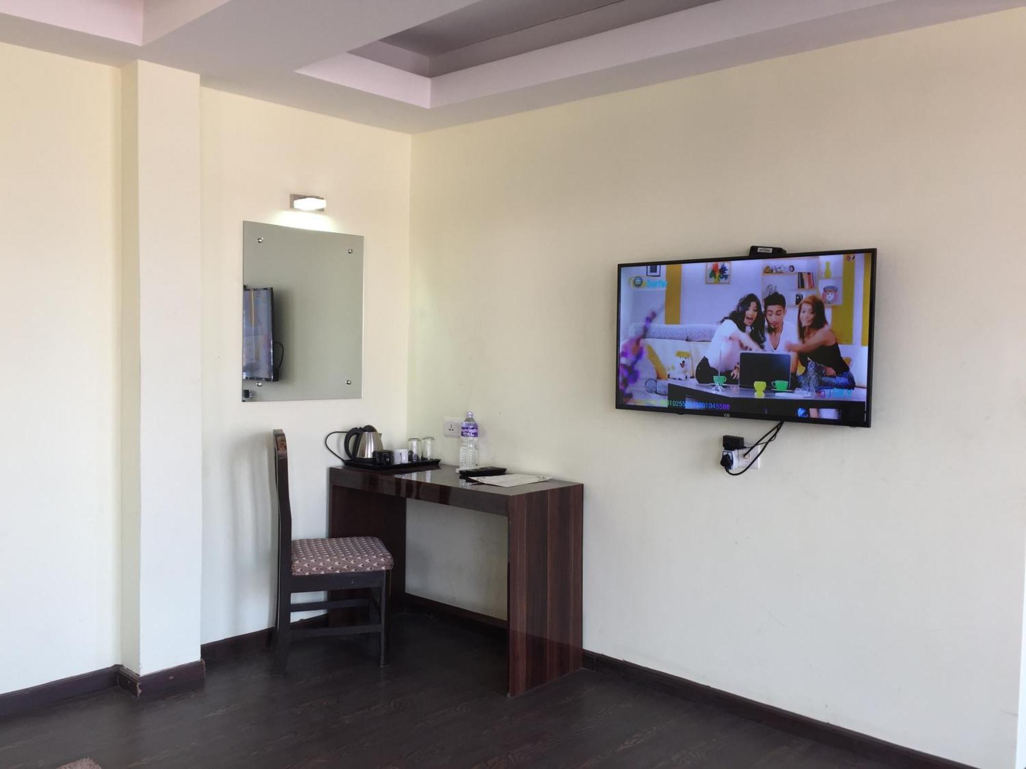 Hotel Serenity Катманду Екстериор снимка